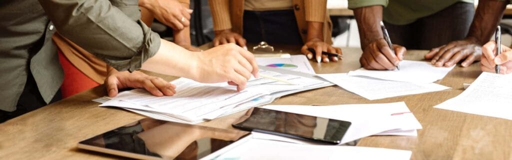 Estrategias de Marketing en Redes Sociales para Tu Tienda en WordPress · Creación de sitios web · Carlos García Estrategias de Marketing en Redes Sociales para Tu Tienda en WordPress